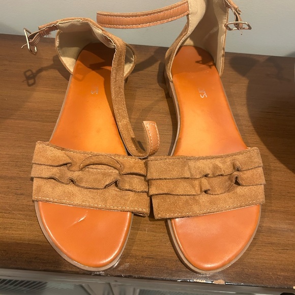 Women's Tan Sandals - Picture 3 of 4